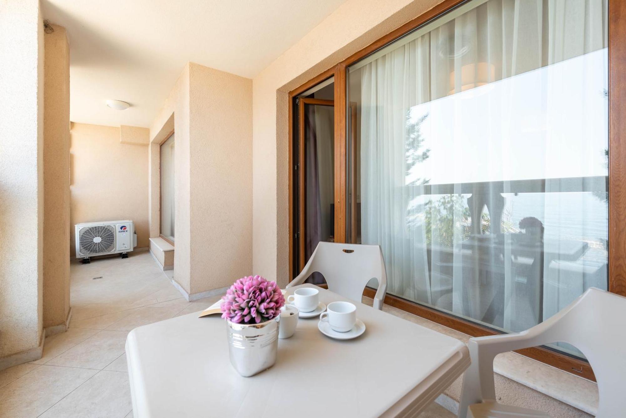 Luxurious And Panoramic Apartments At The Beach In La Mer Complex Golden Sands Luaran gambar